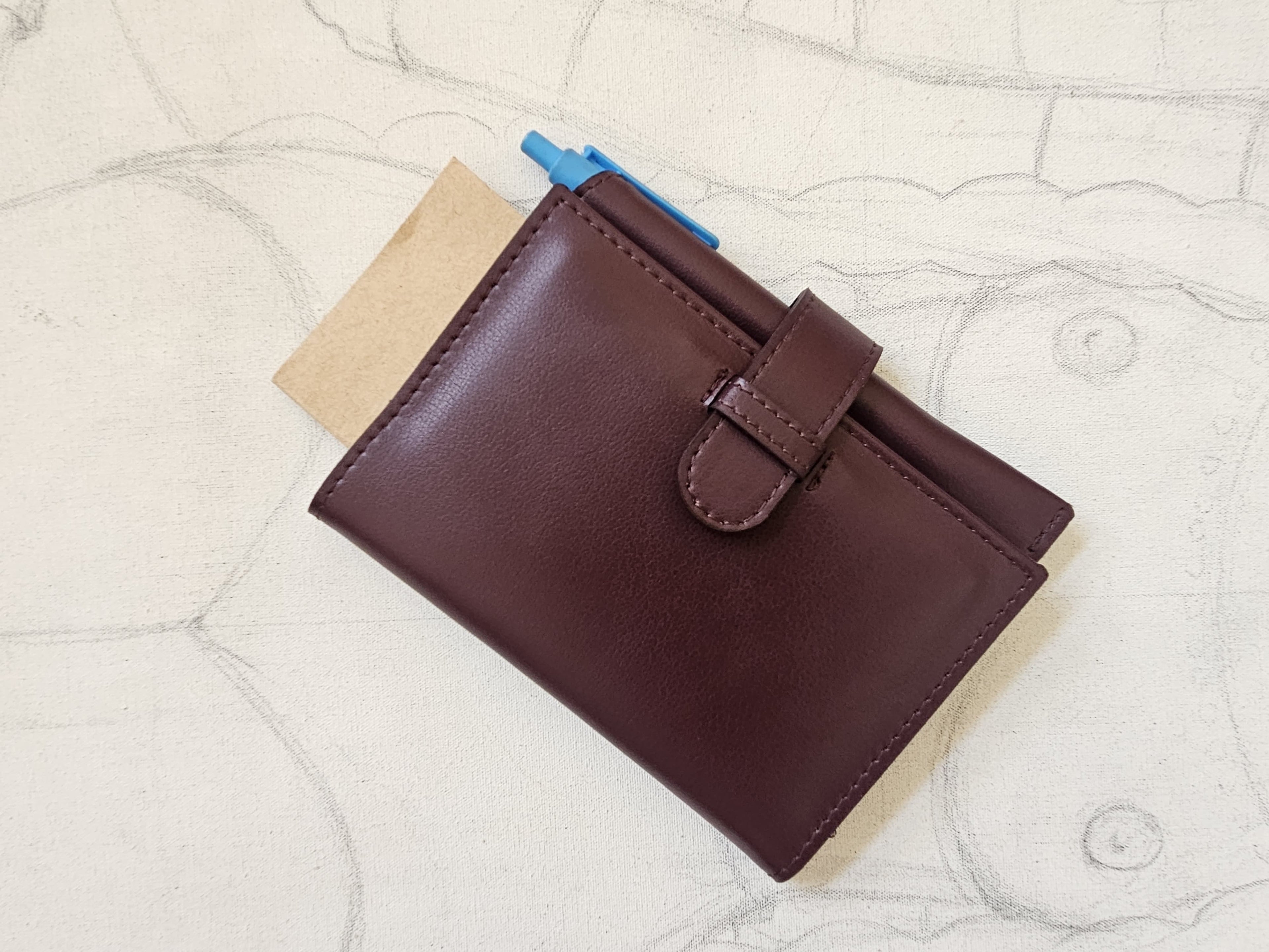 Pasaportera TRVL púrpura