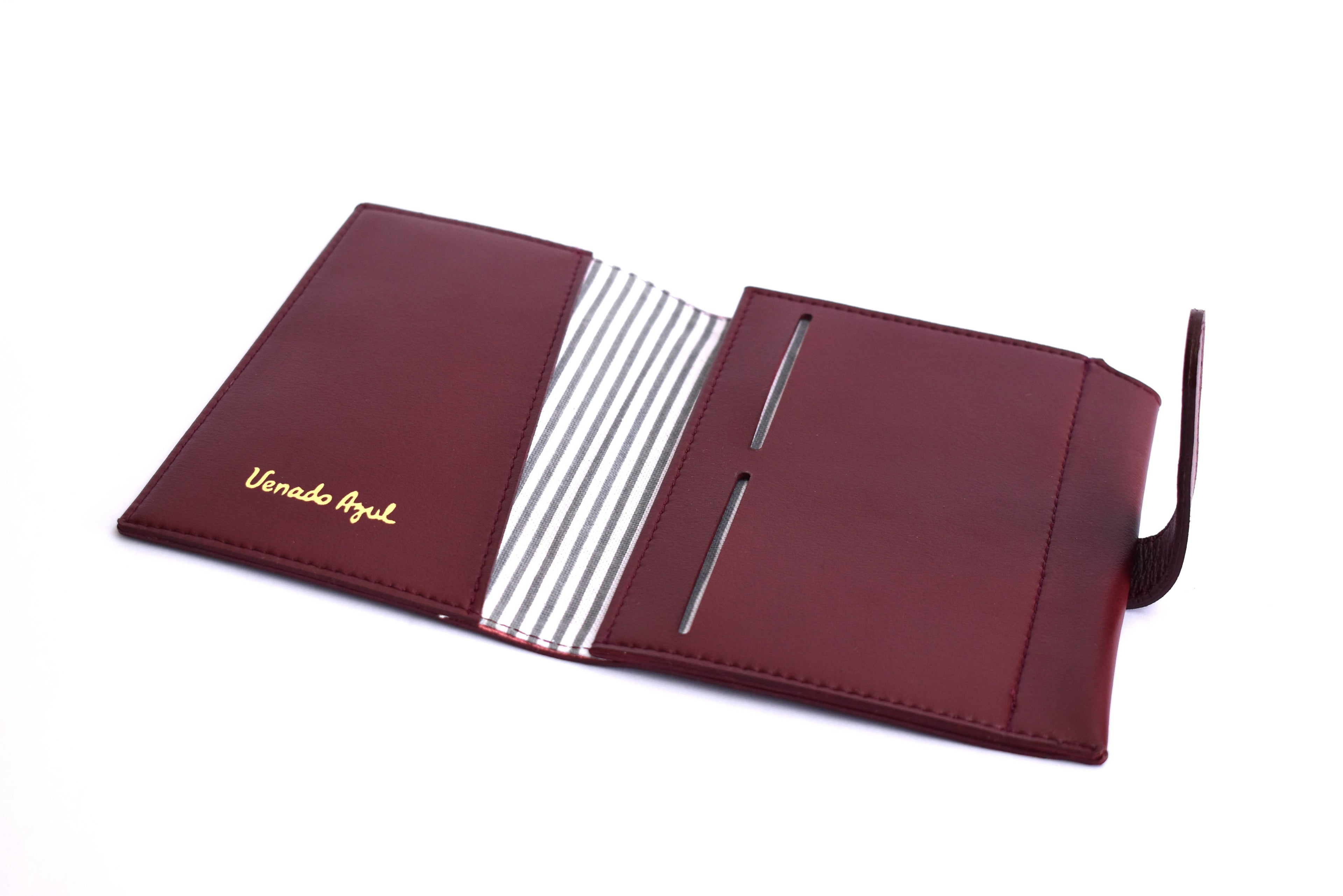 Pasaportera TRVL púrpura