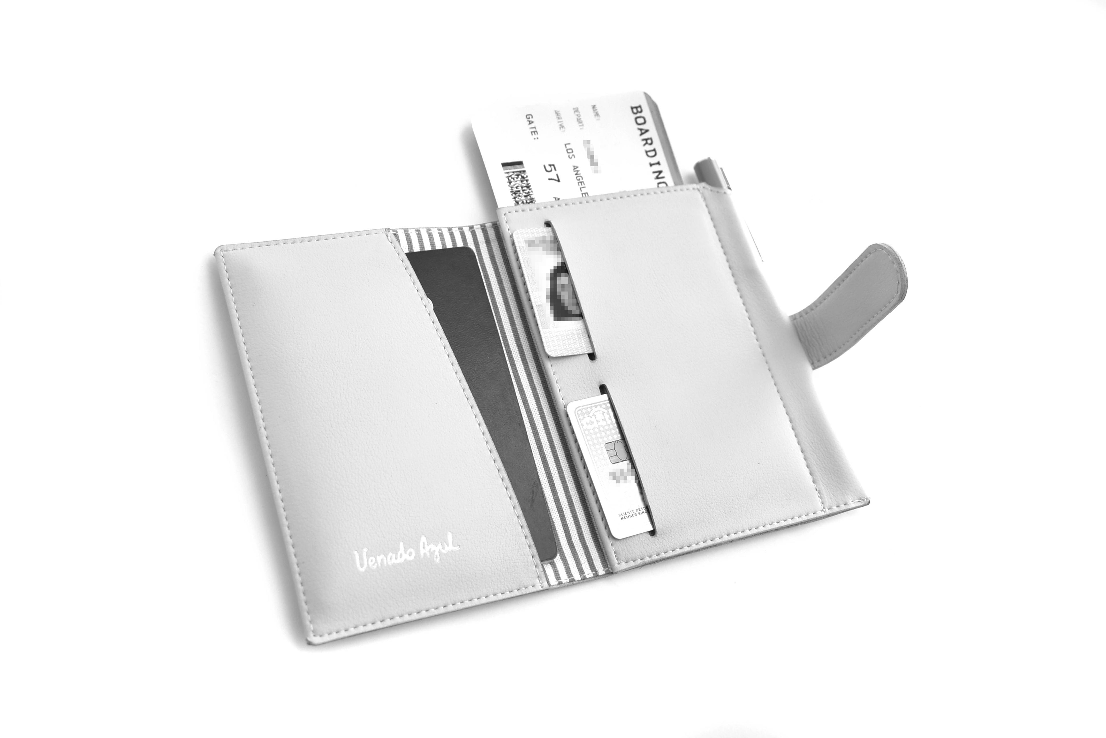 Pasaportera TRVL púrpura